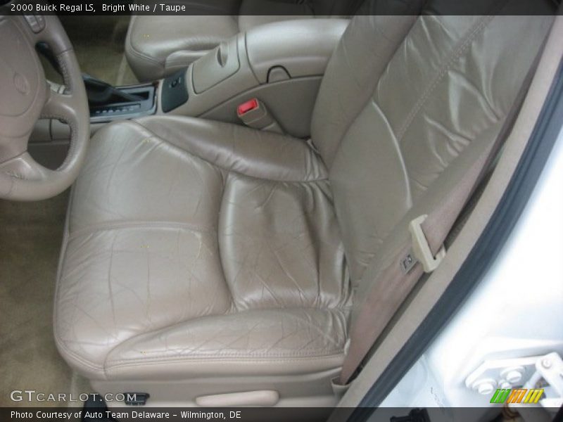 Bright White / Taupe 2000 Buick Regal LS