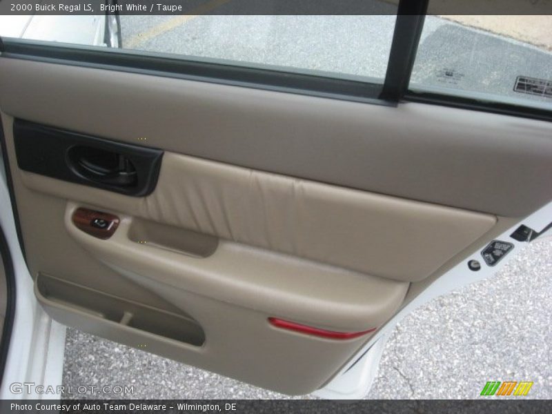 Bright White / Taupe 2000 Buick Regal LS
