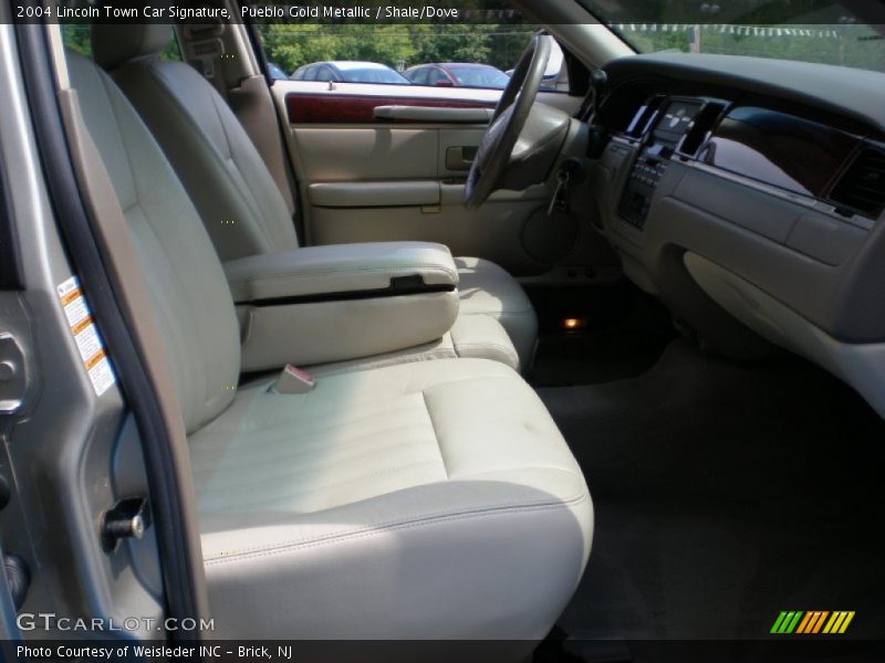 Pueblo Gold Metallic / Shale/Dove 2004 Lincoln Town Car Signature