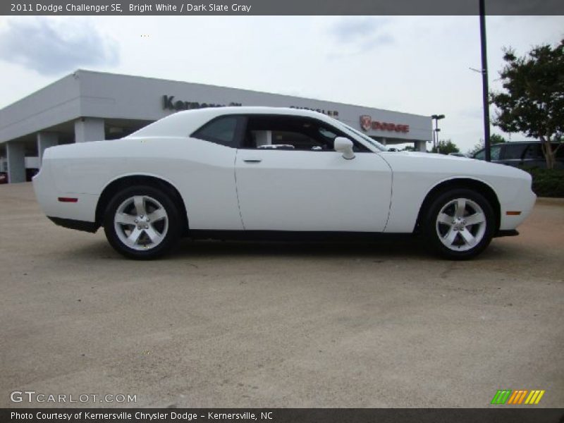 Bright White / Dark Slate Gray 2011 Dodge Challenger SE