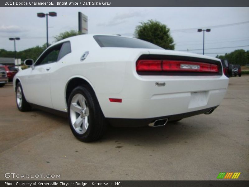 Bright White / Dark Slate Gray 2011 Dodge Challenger SE