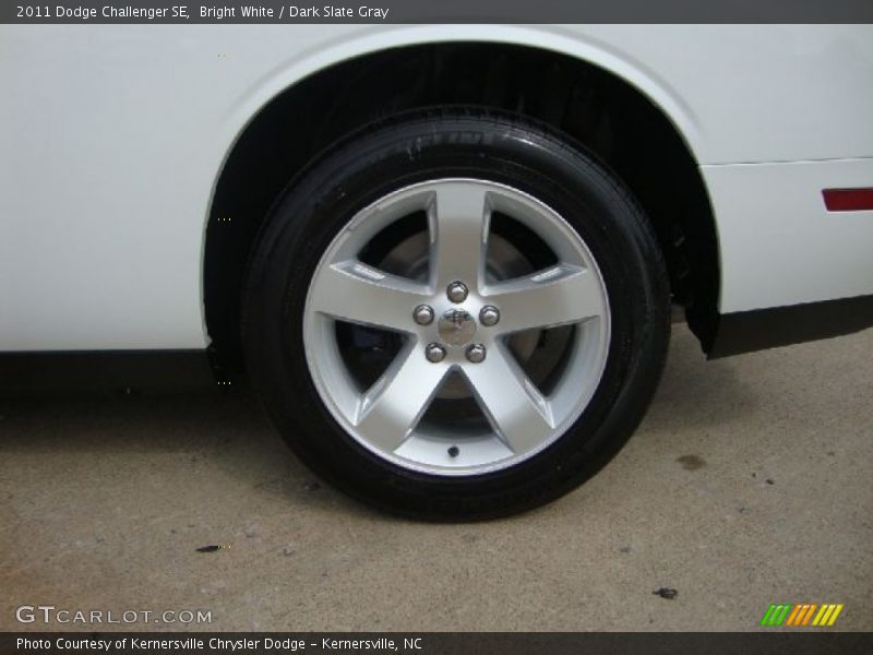 Bright White / Dark Slate Gray 2011 Dodge Challenger SE