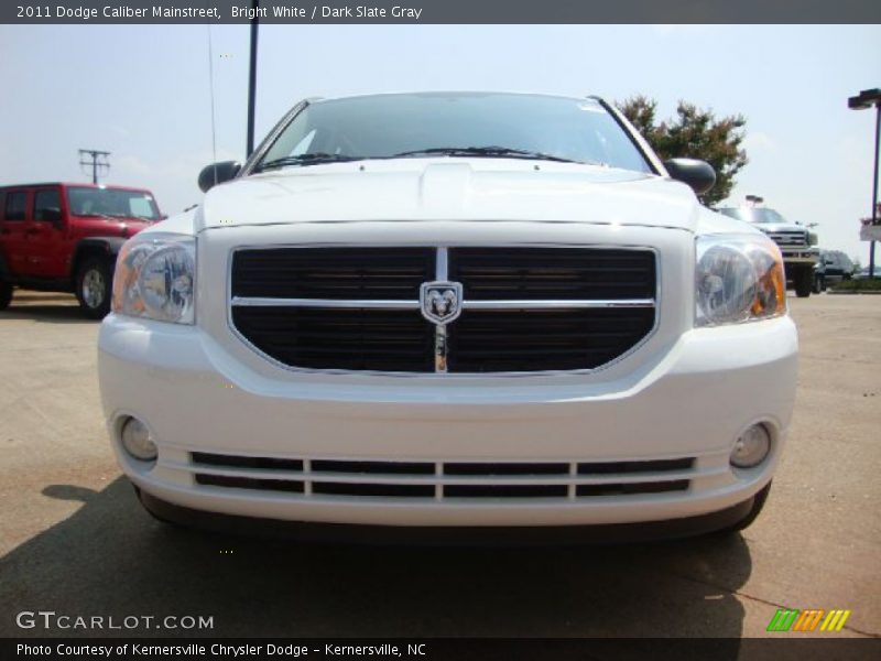 Bright White / Dark Slate Gray 2011 Dodge Caliber Mainstreet