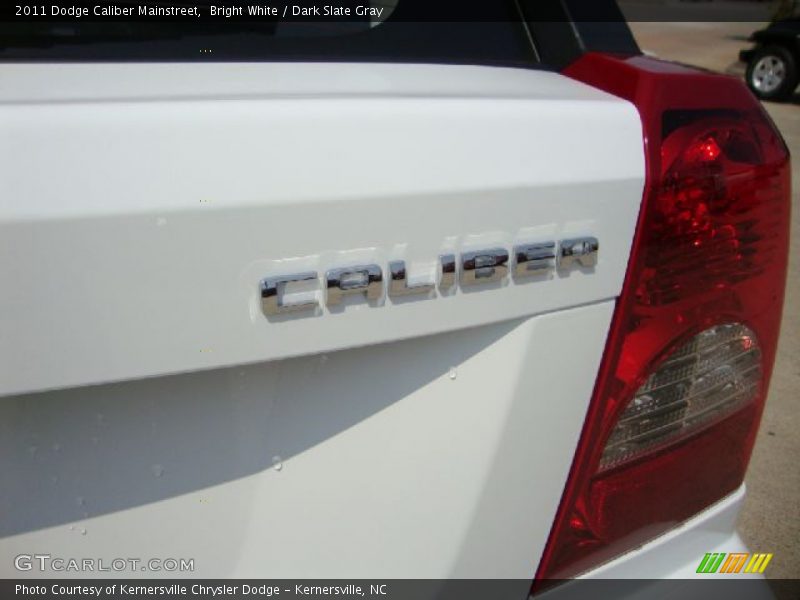 Bright White / Dark Slate Gray 2011 Dodge Caliber Mainstreet