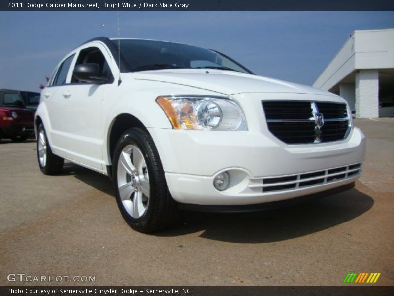 Bright White / Dark Slate Gray 2011 Dodge Caliber Mainstreet