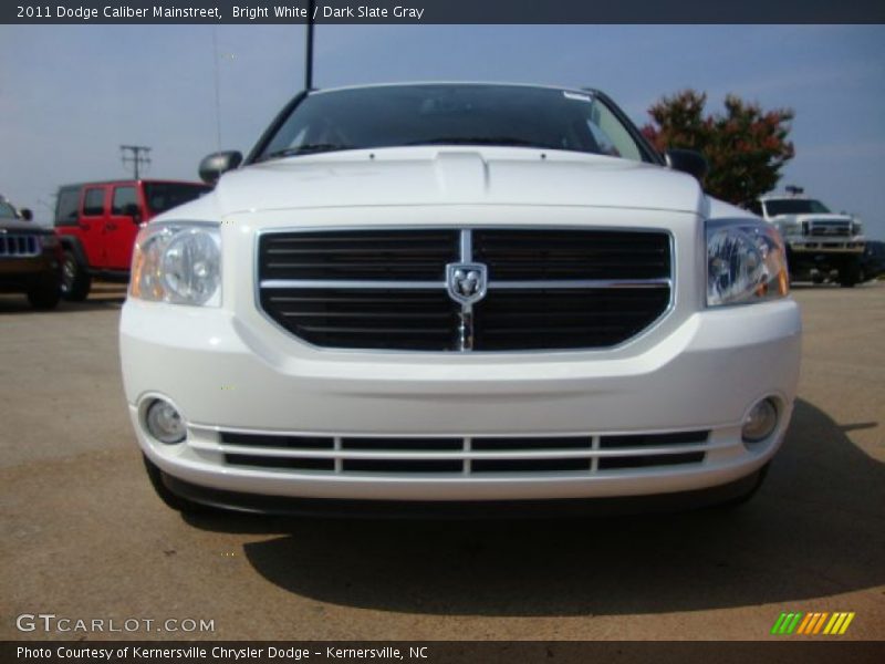 Bright White / Dark Slate Gray 2011 Dodge Caliber Mainstreet