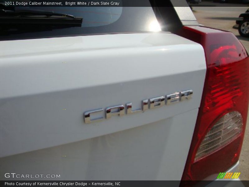 Bright White / Dark Slate Gray 2011 Dodge Caliber Mainstreet