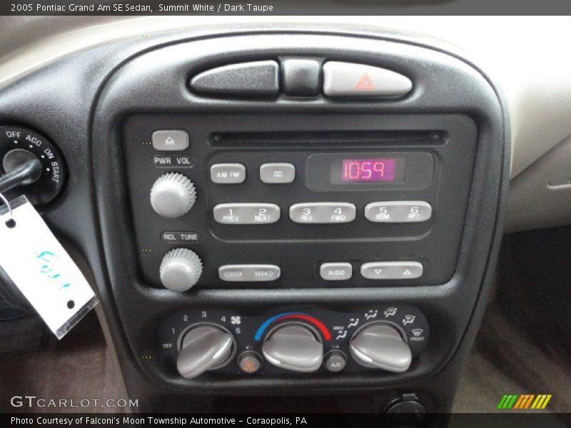 Summit White / Dark Taupe 2005 Pontiac Grand Am SE Sedan