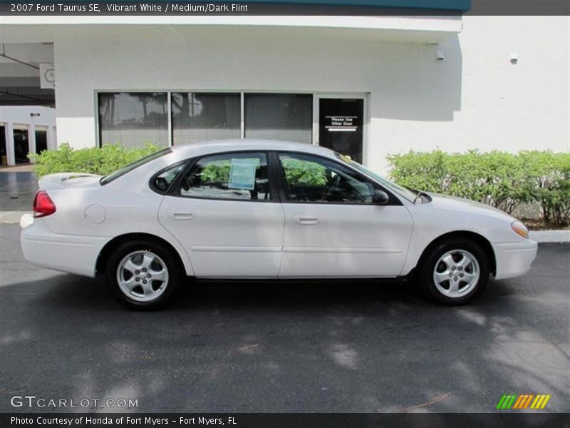 Vibrant White / Medium/Dark Flint 2007 Ford Taurus SE