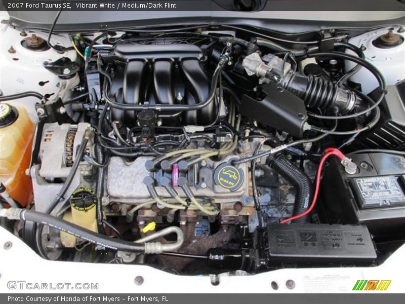 Vibrant White / Medium/Dark Flint 2007 Ford Taurus SE