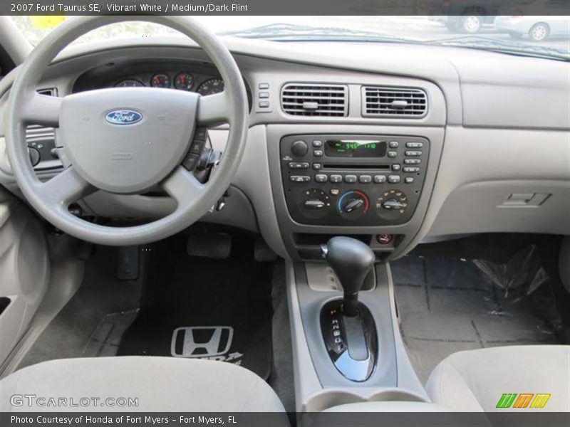 Vibrant White / Medium/Dark Flint 2007 Ford Taurus SE