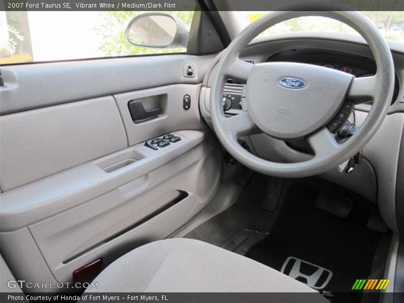 Vibrant White / Medium/Dark Flint 2007 Ford Taurus SE