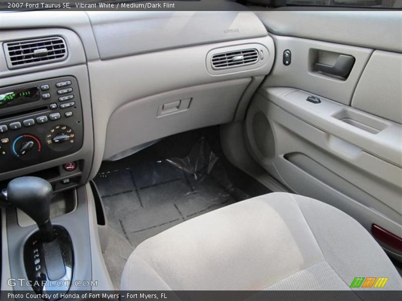 Vibrant White / Medium/Dark Flint 2007 Ford Taurus SE