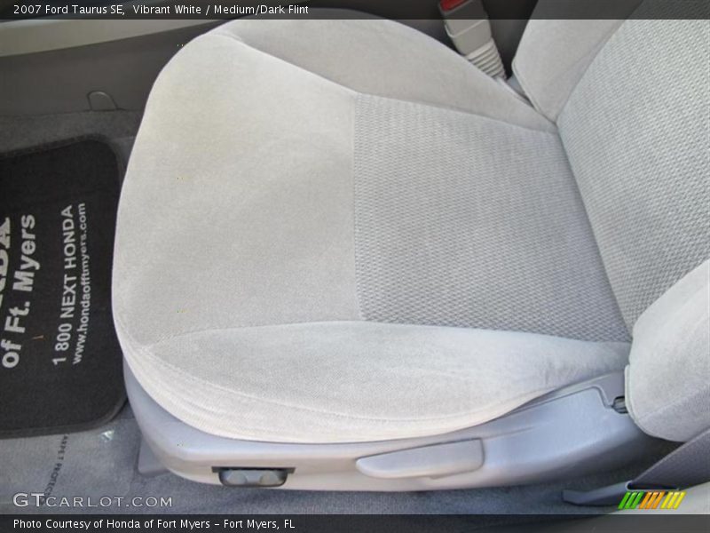 Vibrant White / Medium/Dark Flint 2007 Ford Taurus SE