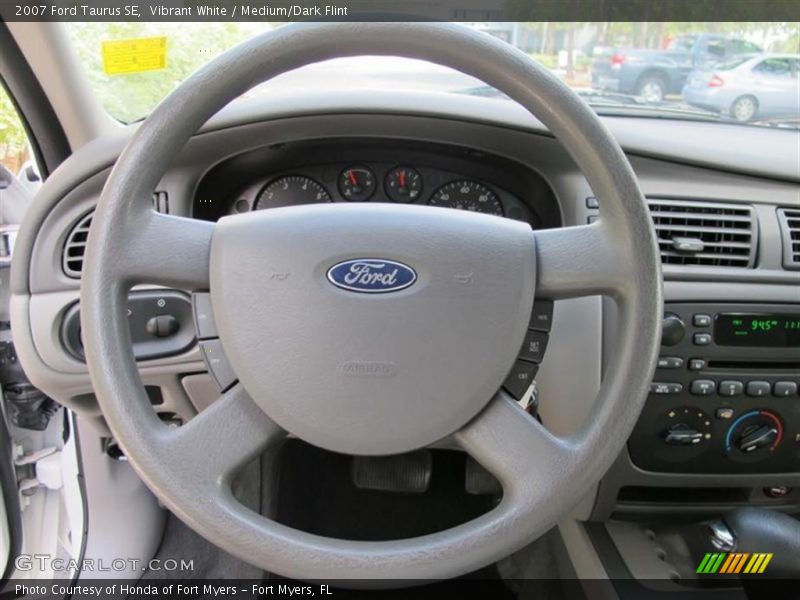 Vibrant White / Medium/Dark Flint 2007 Ford Taurus SE