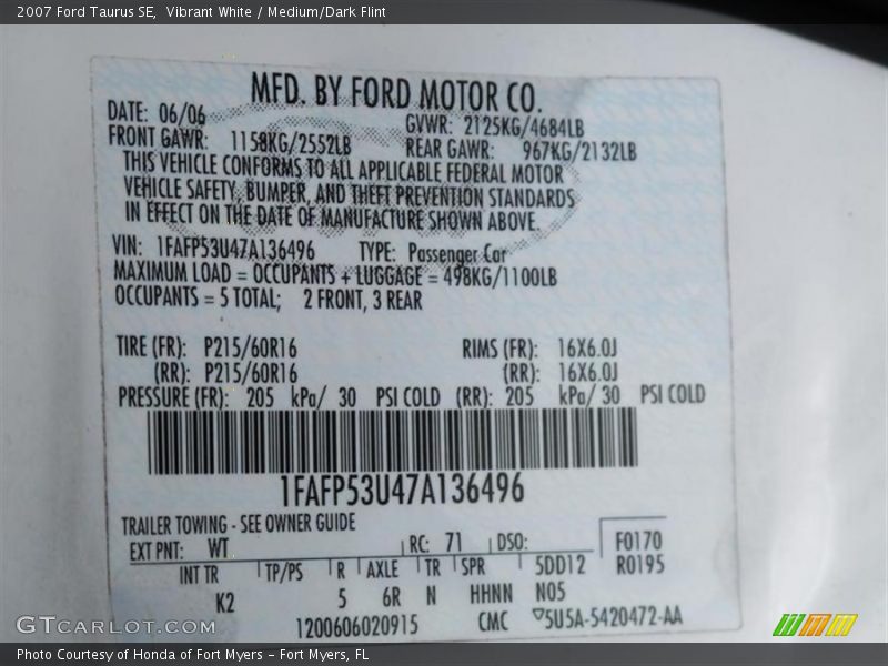 Vibrant White / Medium/Dark Flint 2007 Ford Taurus SE
