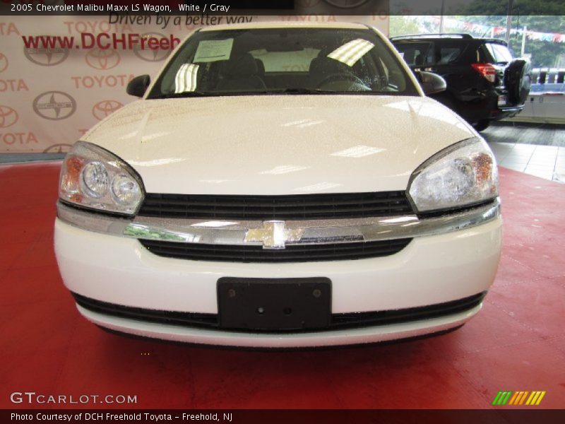 White / Gray 2005 Chevrolet Malibu Maxx LS Wagon