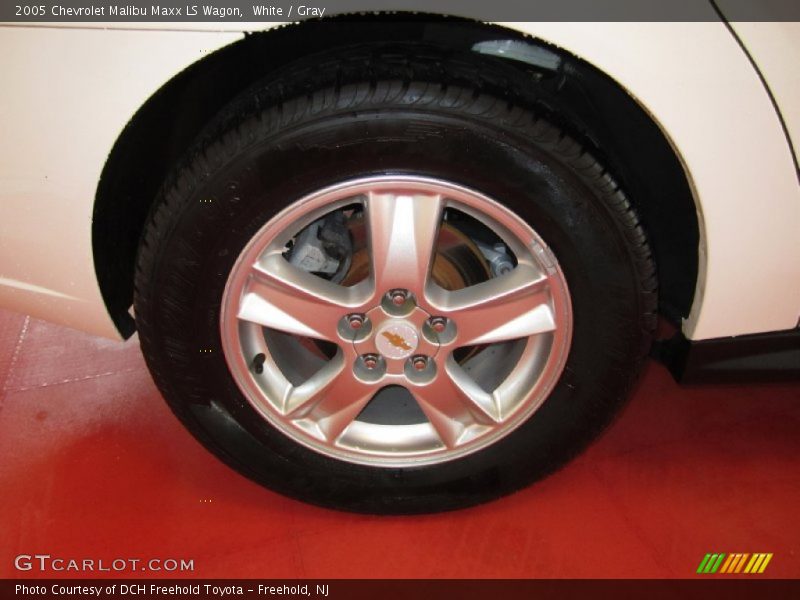White / Gray 2005 Chevrolet Malibu Maxx LS Wagon