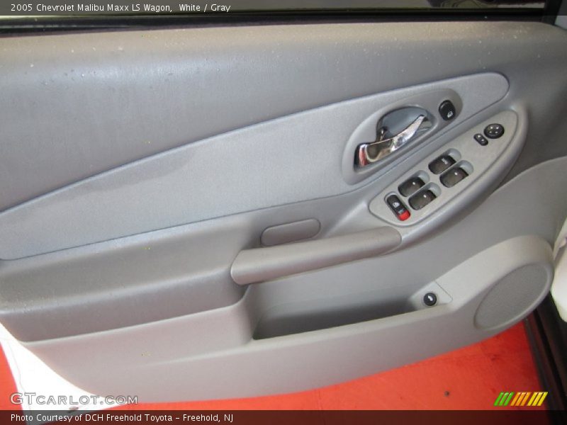 White / Gray 2005 Chevrolet Malibu Maxx LS Wagon