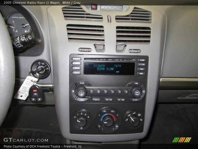 White / Gray 2005 Chevrolet Malibu Maxx LS Wagon
