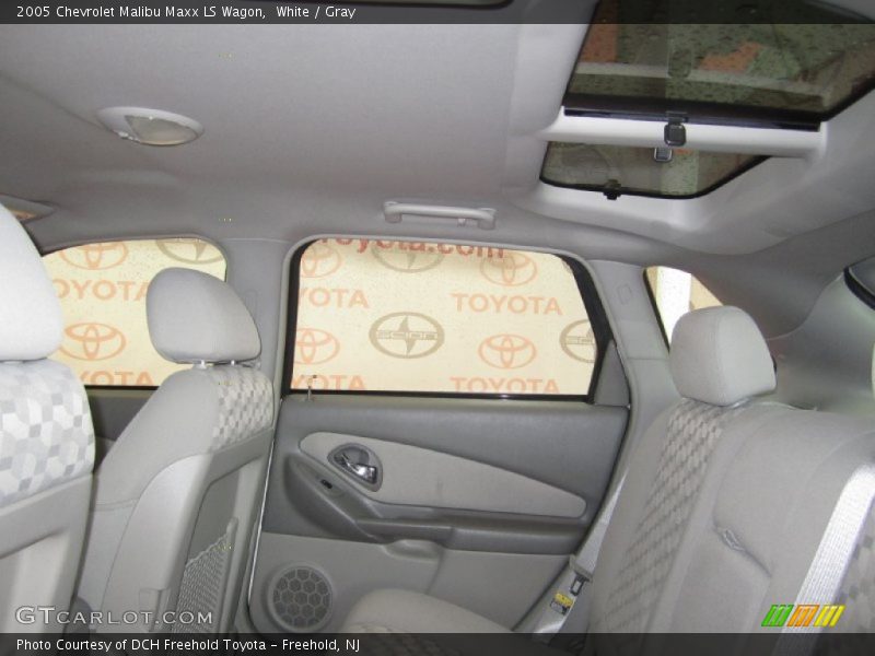White / Gray 2005 Chevrolet Malibu Maxx LS Wagon