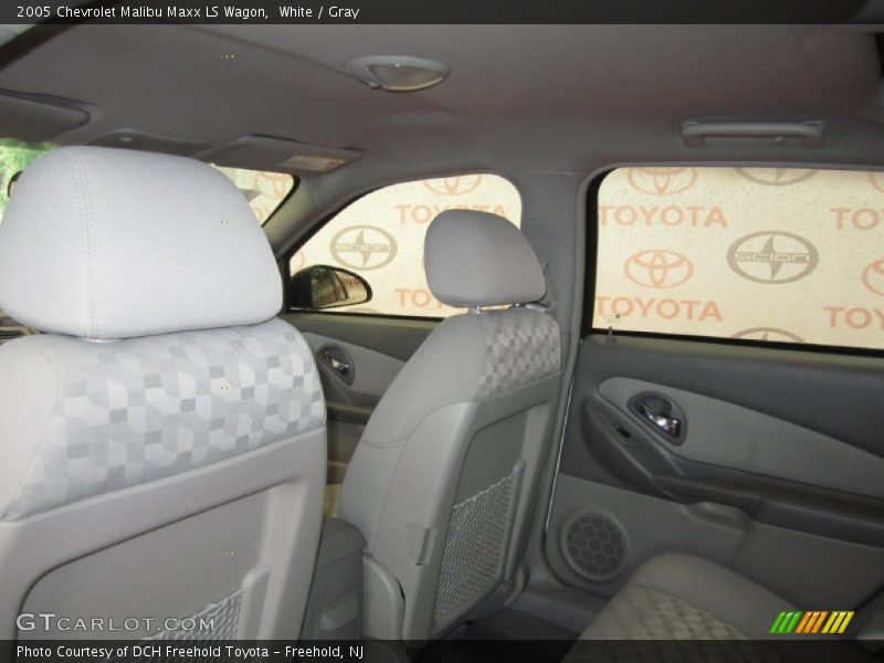 White / Gray 2005 Chevrolet Malibu Maxx LS Wagon