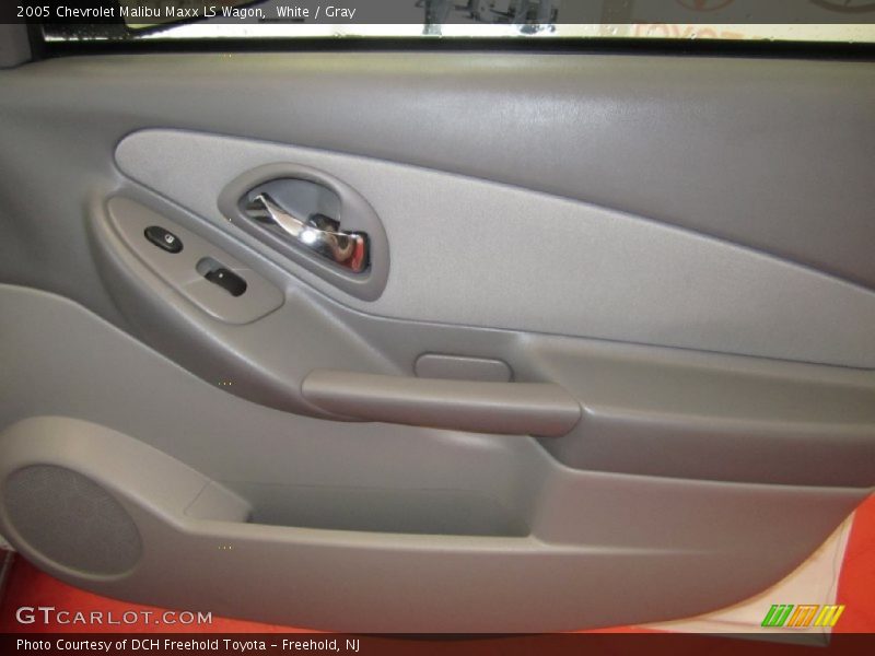 White / Gray 2005 Chevrolet Malibu Maxx LS Wagon