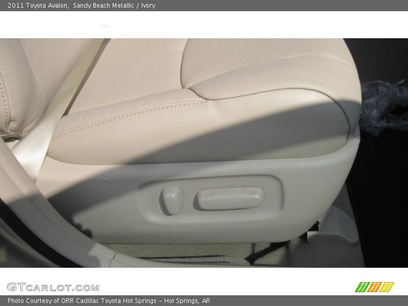 Sandy Beach Metallic / Ivory 2011 Toyota Avalon