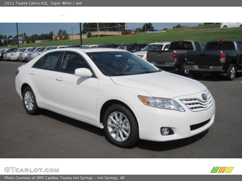Super White / Ash 2011 Toyota Camry XLE