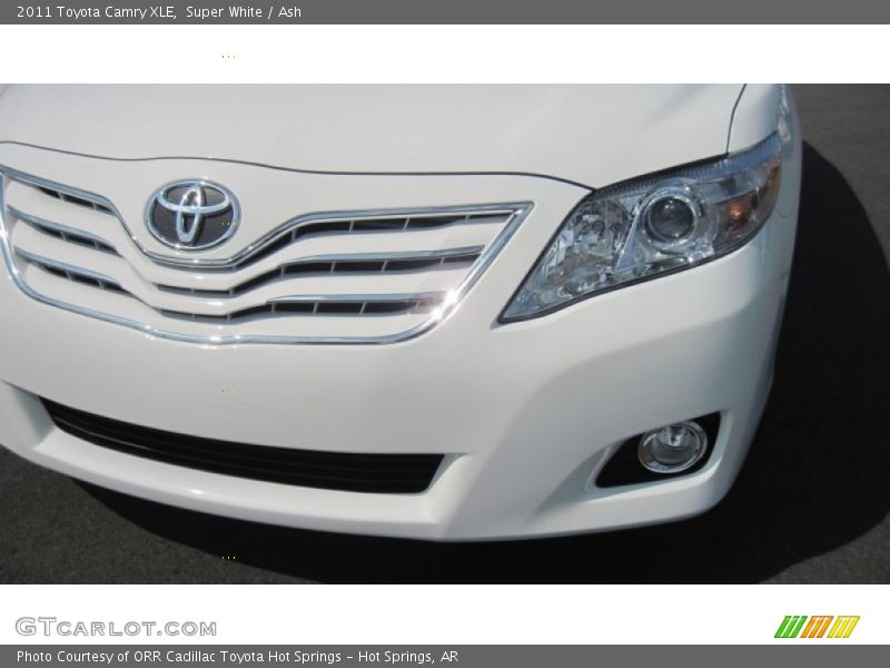 Super White / Ash 2011 Toyota Camry XLE