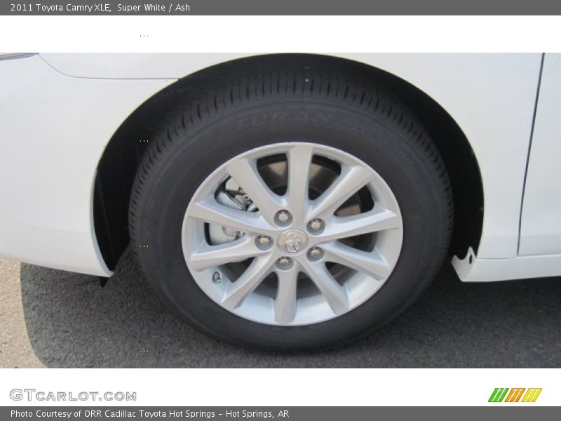 Super White / Ash 2011 Toyota Camry XLE