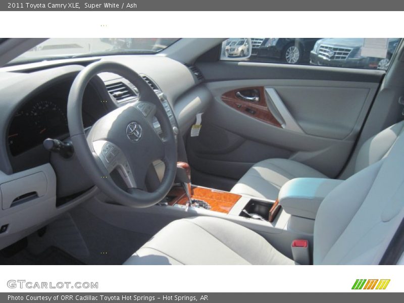 Super White / Ash 2011 Toyota Camry XLE
