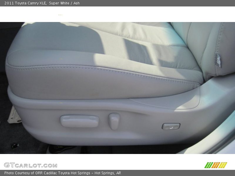 Super White / Ash 2011 Toyota Camry XLE