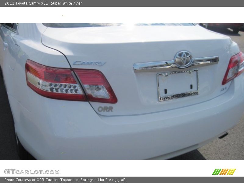 Super White / Ash 2011 Toyota Camry XLE