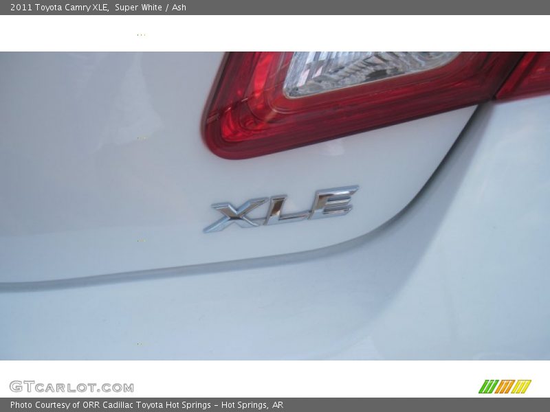 Super White / Ash 2011 Toyota Camry XLE