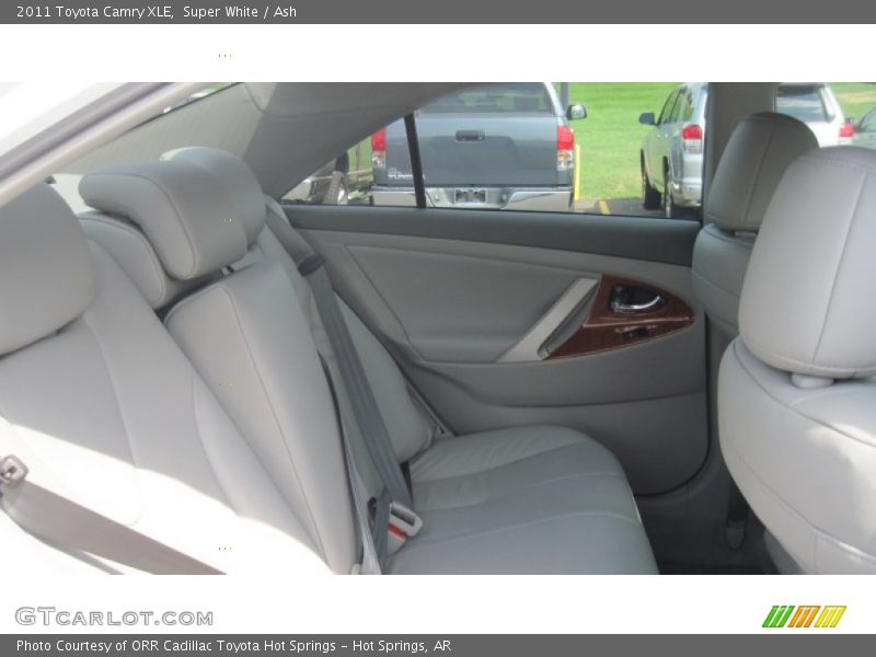 Super White / Ash 2011 Toyota Camry XLE