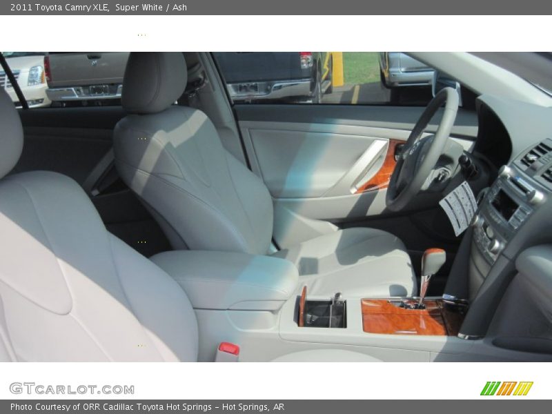 Super White / Ash 2011 Toyota Camry XLE