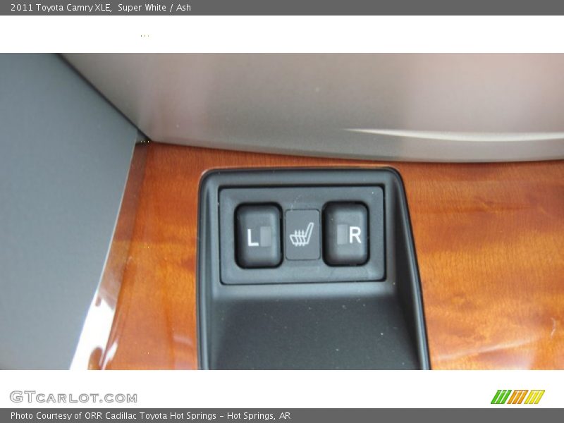 Super White / Ash 2011 Toyota Camry XLE