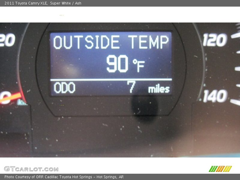 Super White / Ash 2011 Toyota Camry XLE