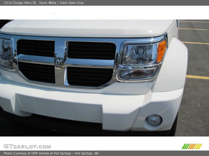 Stone White / Dark Slate Gray 2010 Dodge Nitro SE