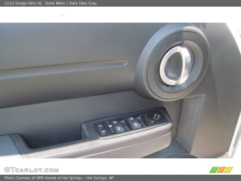 Stone White / Dark Slate Gray 2010 Dodge Nitro SE