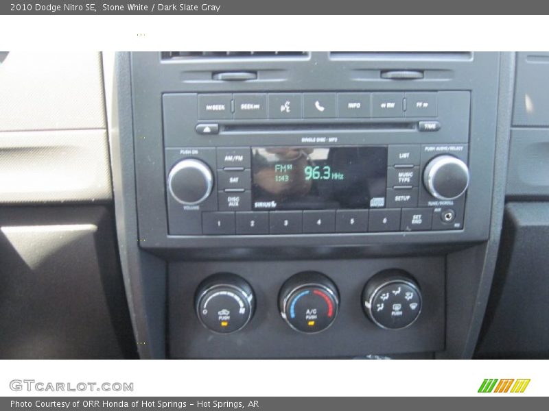 Stone White / Dark Slate Gray 2010 Dodge Nitro SE