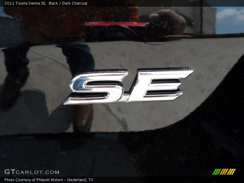 Black / Dark Charcoal 2011 Toyota Sienna SE
