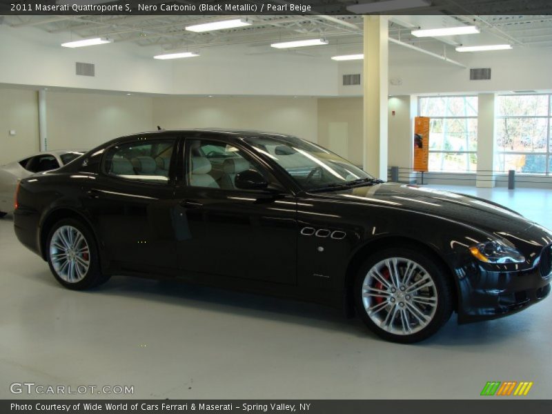 Nero Carbonio (Black Metallic) / Pearl Beige 2011 Maserati Quattroporte S