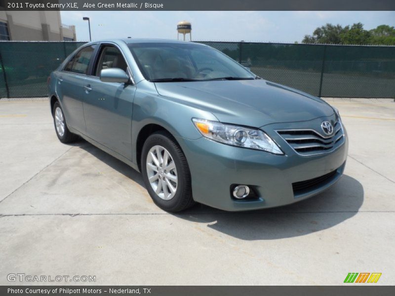 Aloe Green Metallic / Bisque 2011 Toyota Camry XLE
