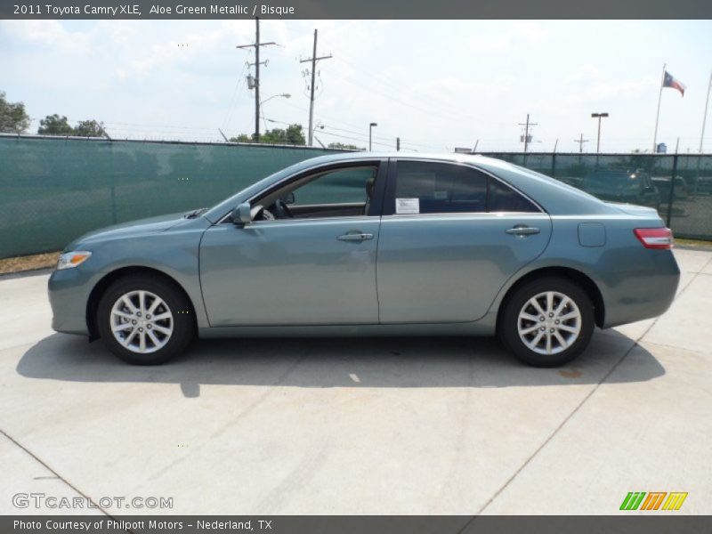 Aloe Green Metallic / Bisque 2011 Toyota Camry XLE