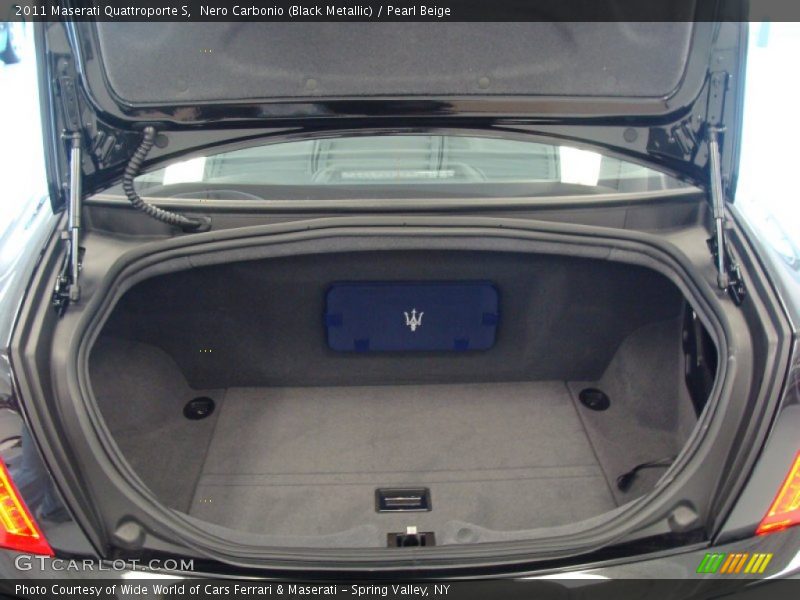 Nero Carbonio (Black Metallic) / Pearl Beige 2011 Maserati Quattroporte S