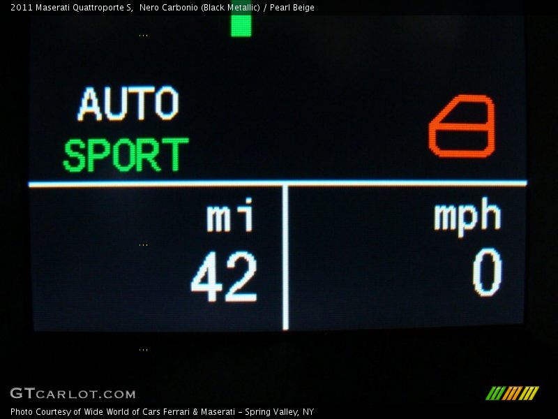 Nero Carbonio (Black Metallic) / Pearl Beige 2011 Maserati Quattroporte S