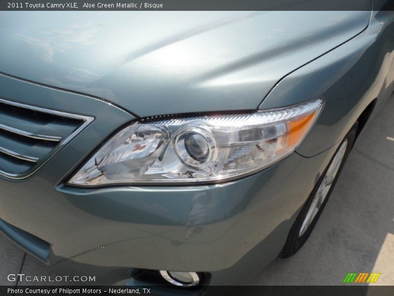 Aloe Green Metallic / Bisque 2011 Toyota Camry XLE
