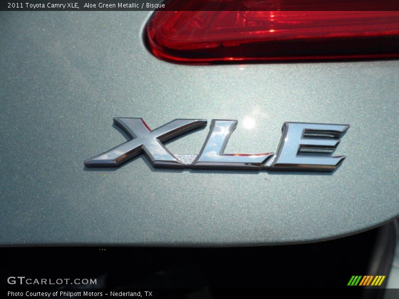 Aloe Green Metallic / Bisque 2011 Toyota Camry XLE